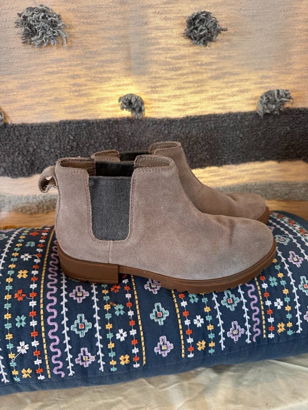 Sorel Emelie Chelsea Boots Womens Tan Suede Waterproof- Sz 7.5